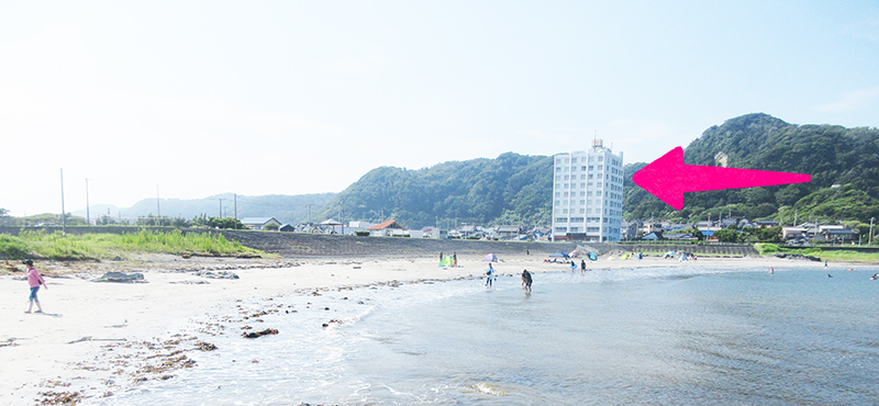 海の前のホテル