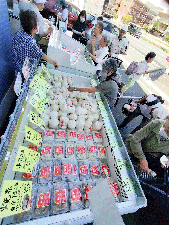 国道16号線沿い 行列ができる工場直売所
