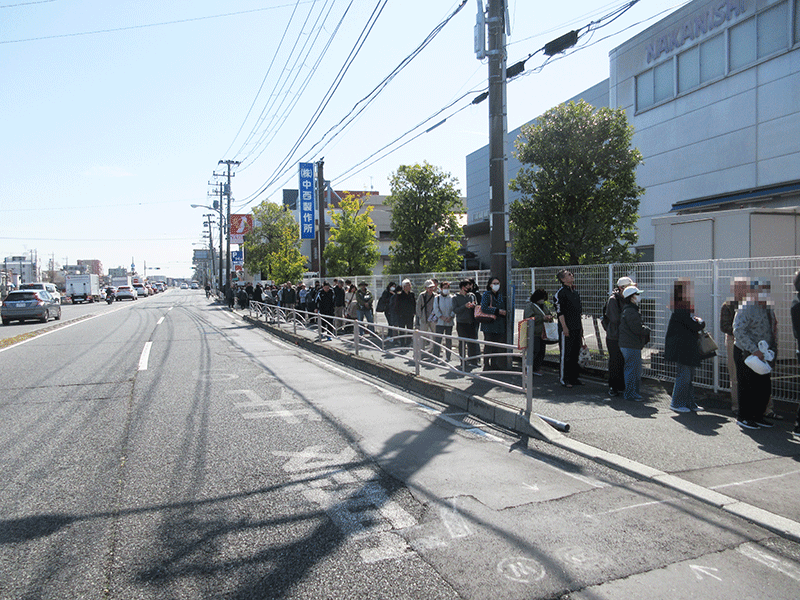 行列ができる工場直売所　神奈川県横浜市