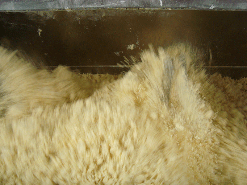 麺を撹拌する　製麺工場