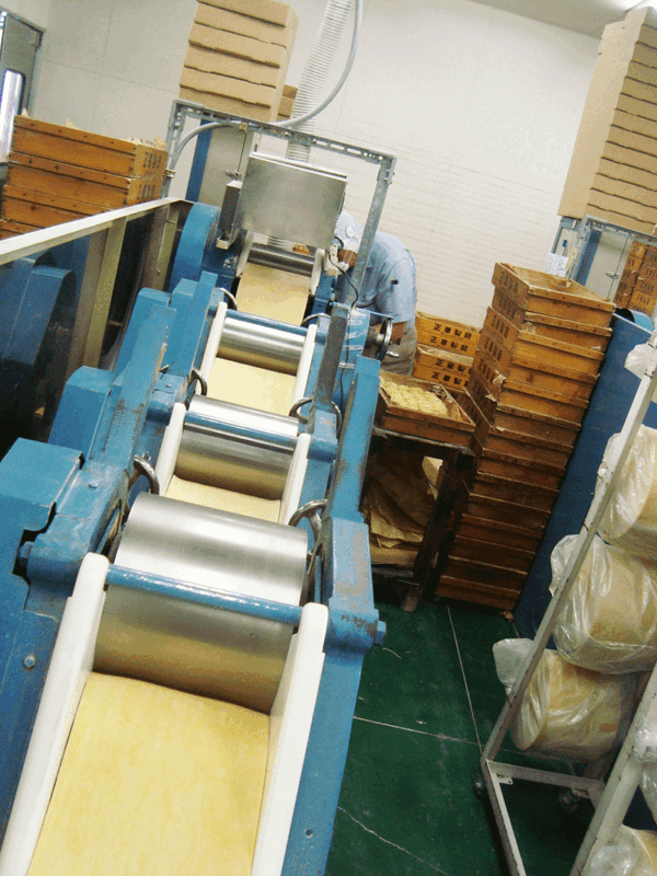 製麺工場応援記　麺取