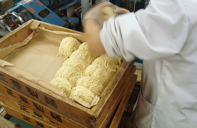 麺取り業務　製麺工場