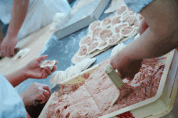 横浜　安く肉まんが買えるお店